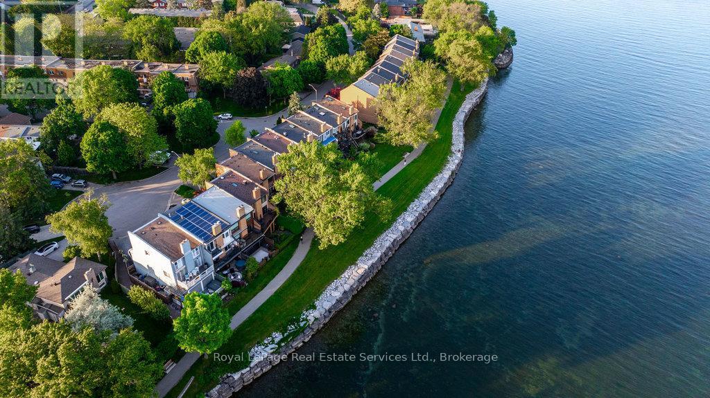 












2086 LAKESHORE ROAD W

,
Oakville (BR Bronte),




Ontario
L6L1G8

