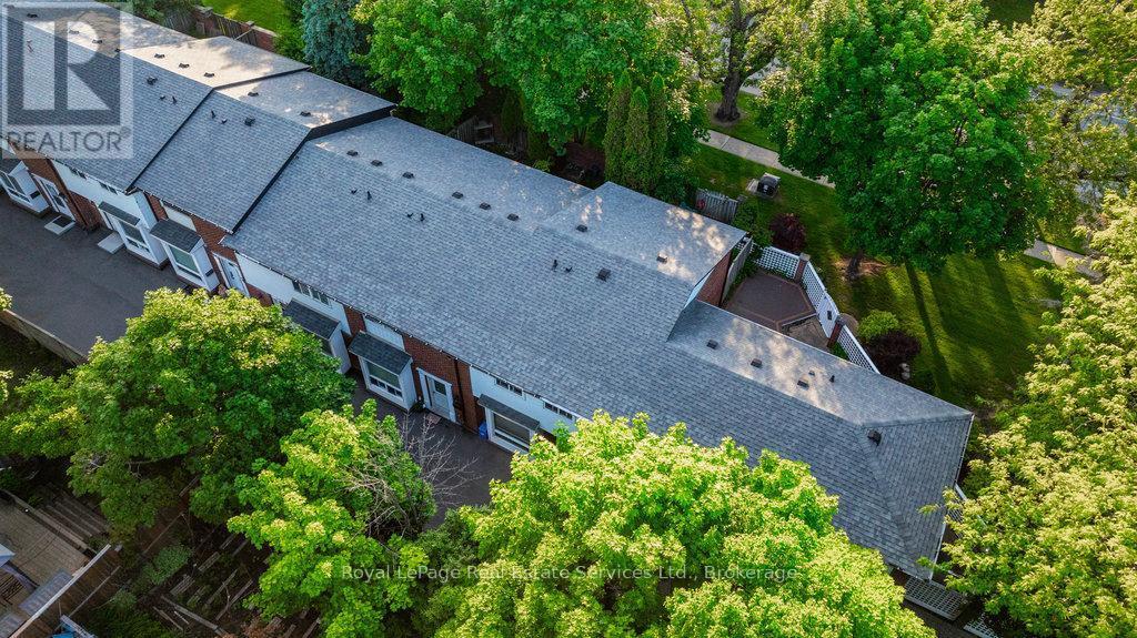 












2086 LAKESHORE ROAD W

,
Oakville (BR Bronte),




Ontario
L6L1G8

