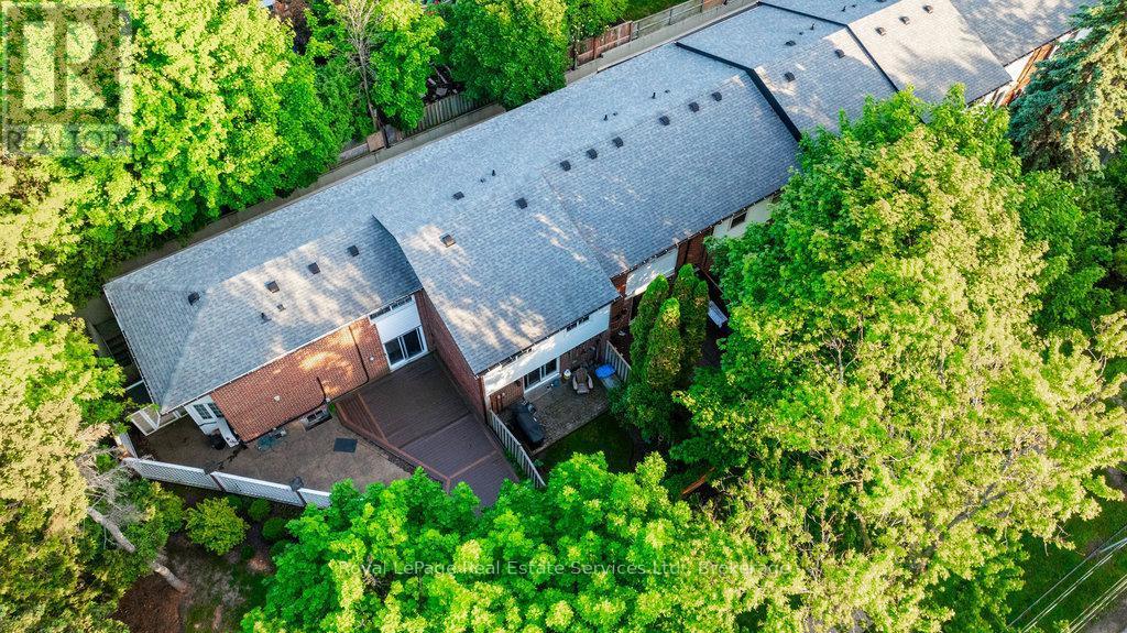 












2086 LAKESHORE ROAD W

,
Oakville (BR Bronte),




Ontario
L6L1G8

