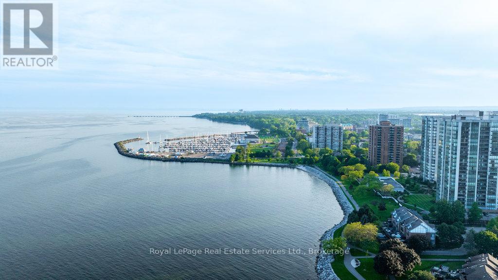 












2086 LAKESHORE ROAD W

,
Oakville (BR Bronte),




Ontario
L6L1G8

