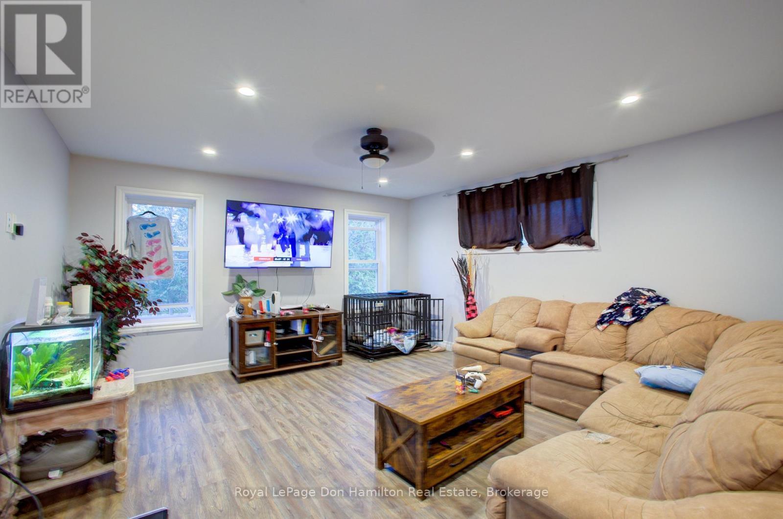 












31 PELLISTER STREET W

,
Minto,




Ontario
N0G1Z0

