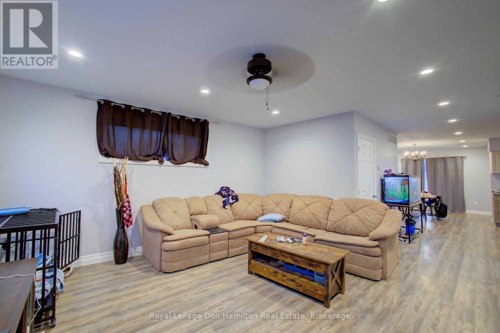 












31 PELLISTER STREET W

,
Minto,




Ontario
N0G1Z0

