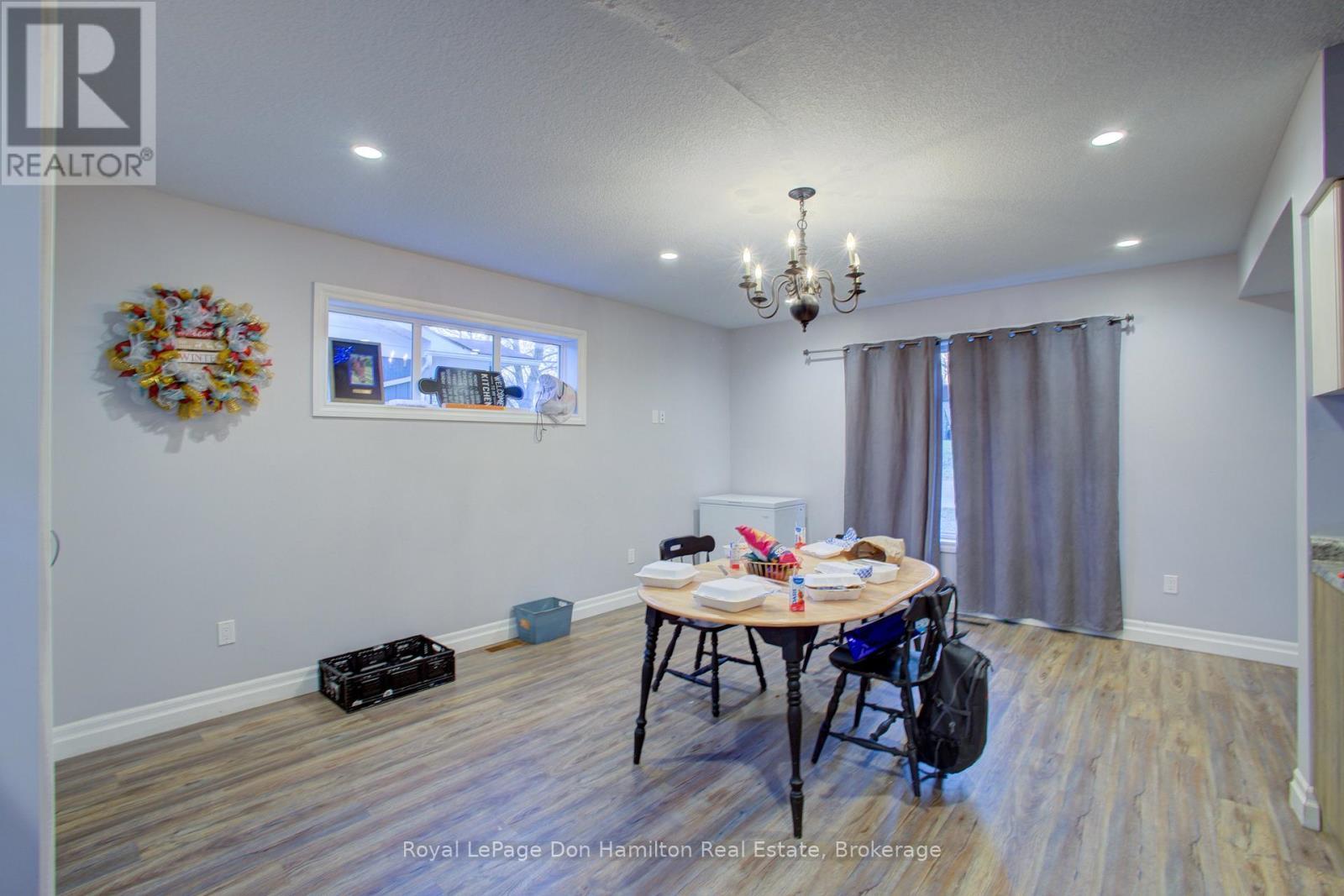 












31 PELLISTER STREET W

,
Minto,




Ontario
N0G1Z0

