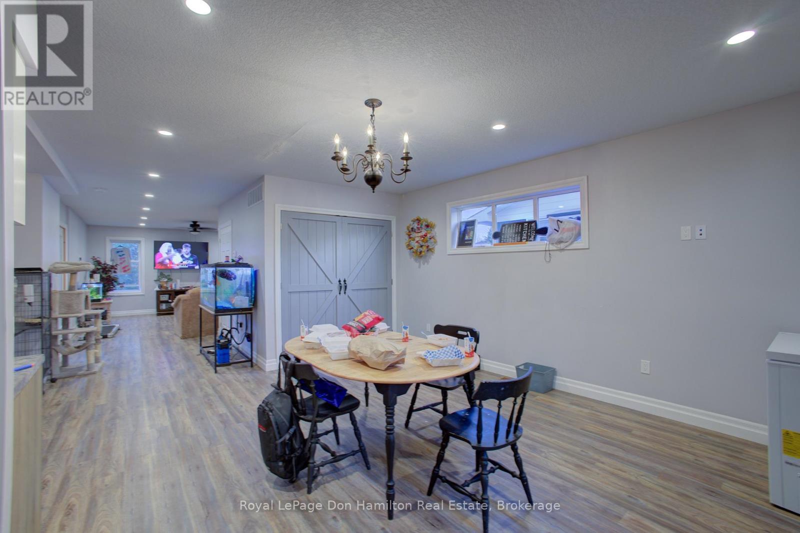 












31 PELLISTER STREET W

,
Minto,




Ontario
N0G1Z0

