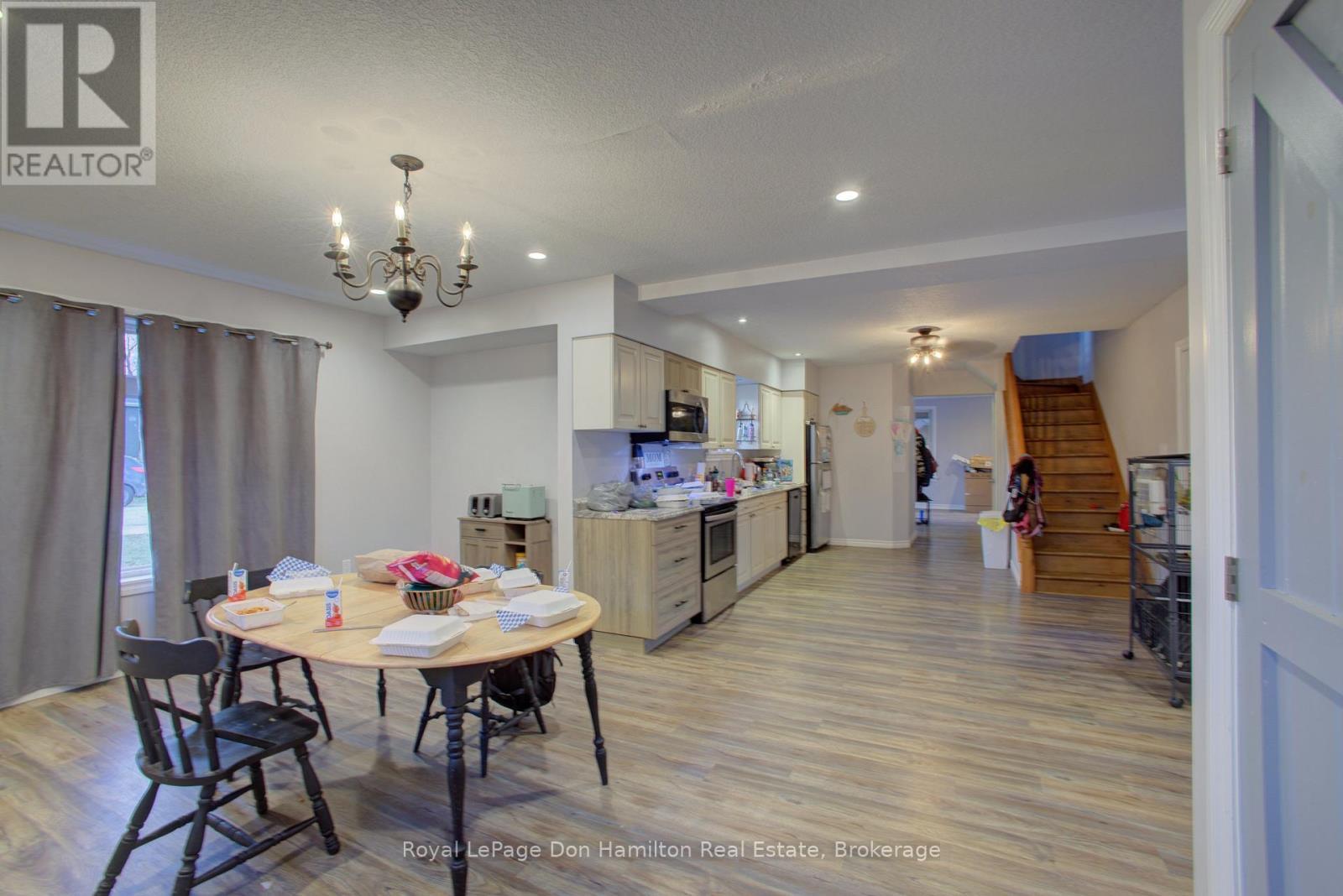 












31 PELLISTER STREET W

,
Minto,




Ontario
N0G1Z0


