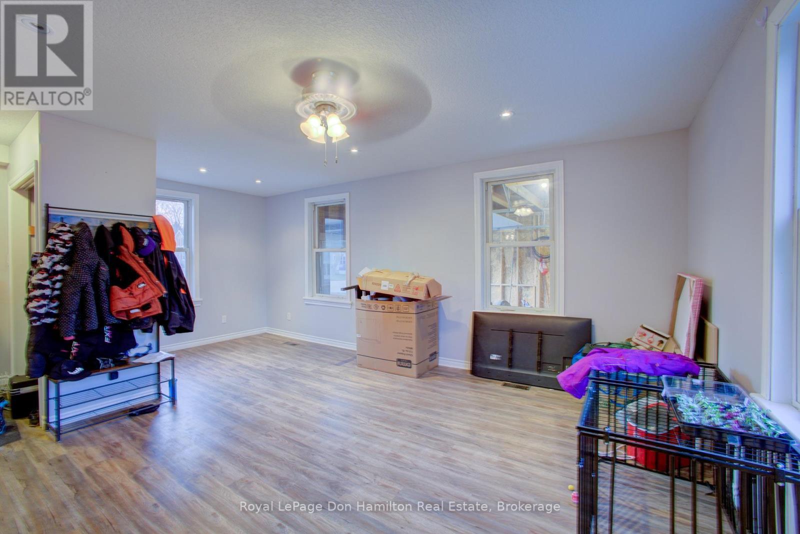 












31 PELLISTER STREET W

,
Minto,




Ontario
N0G1Z0

