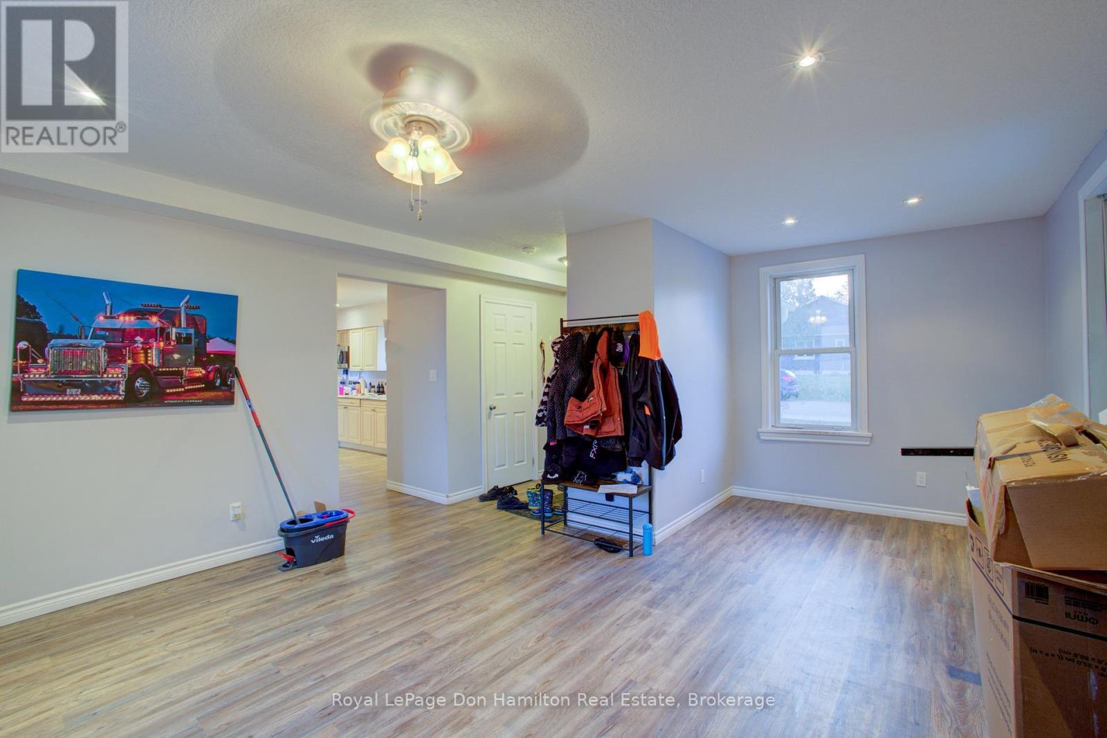 












31 PELLISTER STREET W

,
Minto,




Ontario
N0G1Z0

