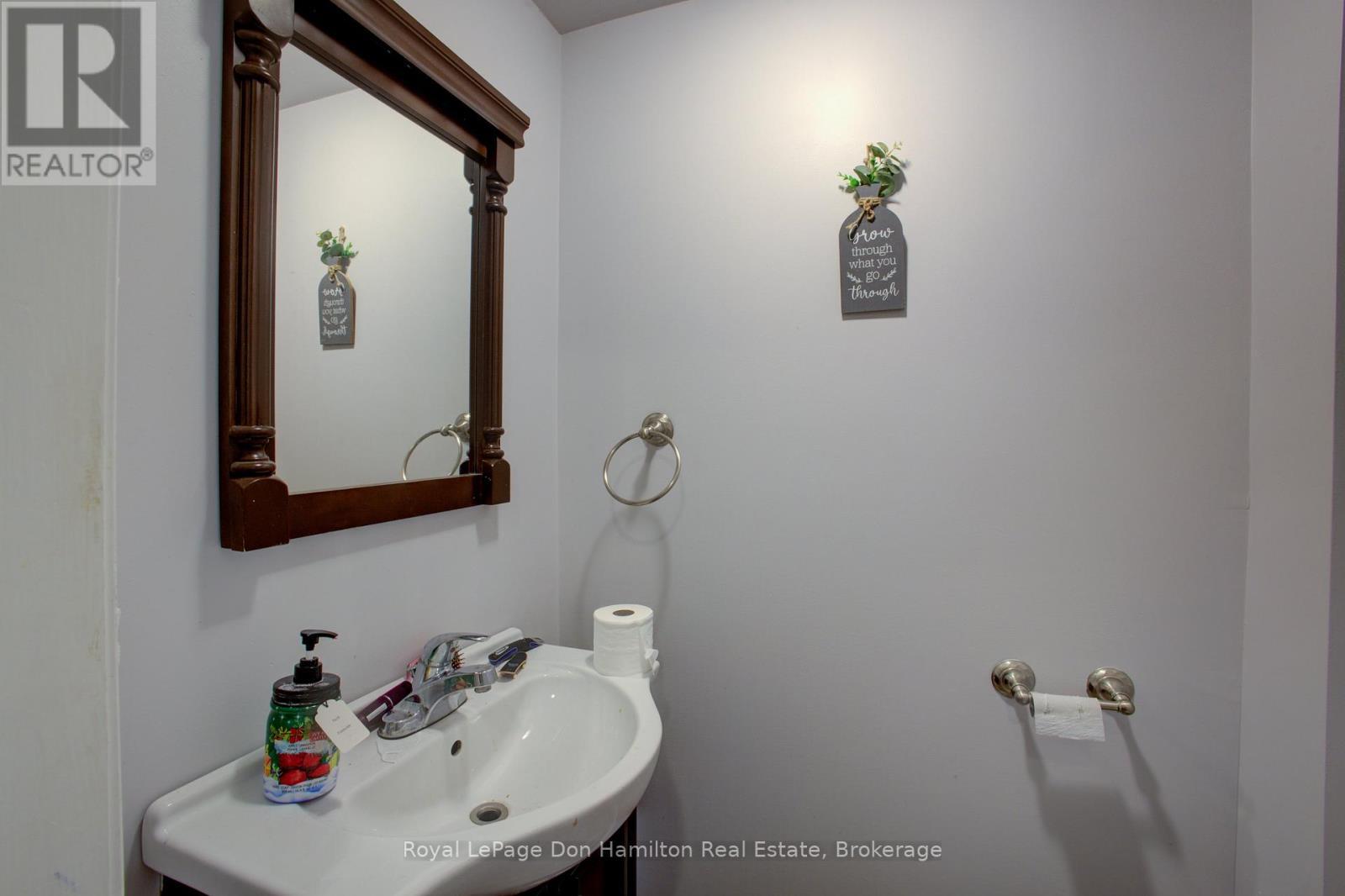 












31 PELLISTER STREET W

,
Minto,




Ontario
N0G1Z0

