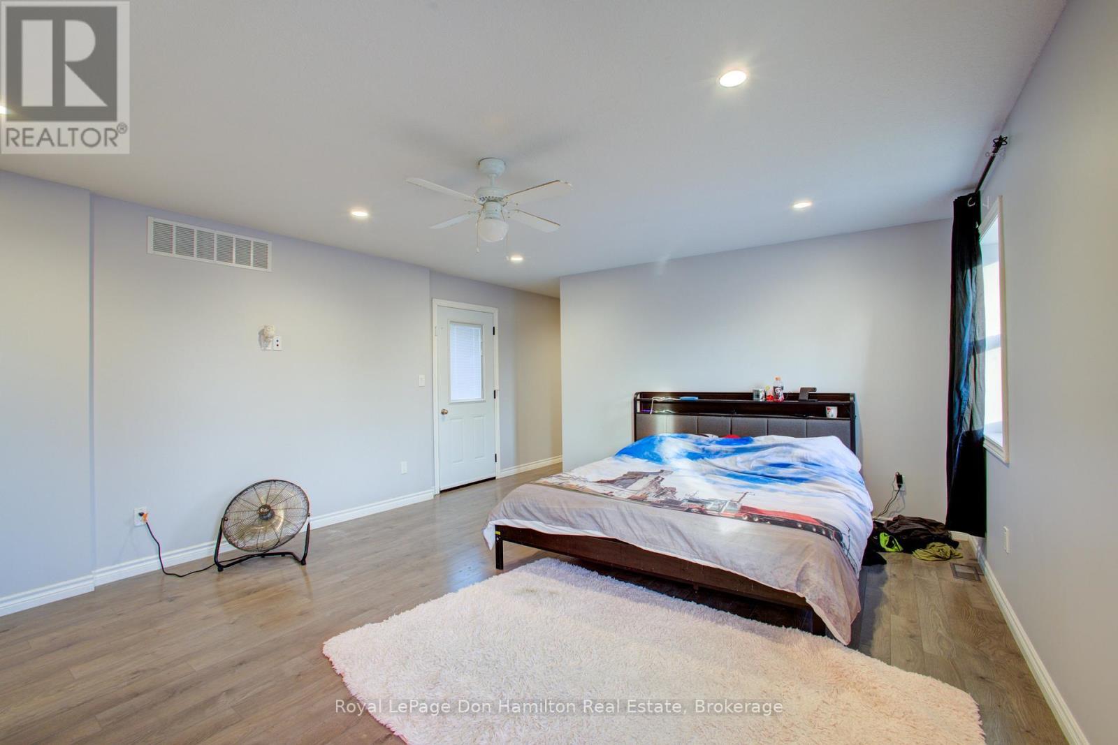 












31 PELLISTER STREET W

,
Minto,




Ontario
N0G1Z0


