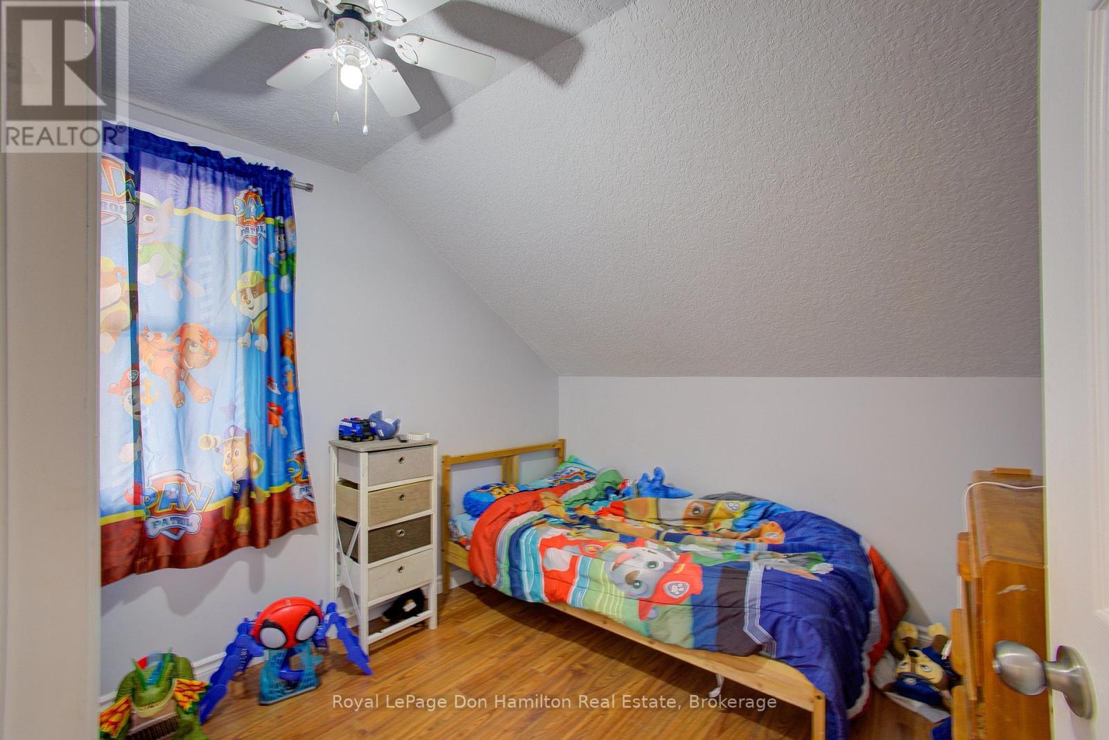 












31 PELLISTER STREET W

,
Minto,




Ontario
N0G1Z0

