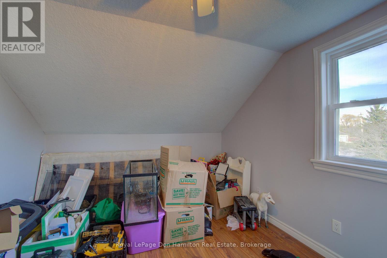 












31 PELLISTER STREET W

,
Minto,




Ontario
N0G1Z0

