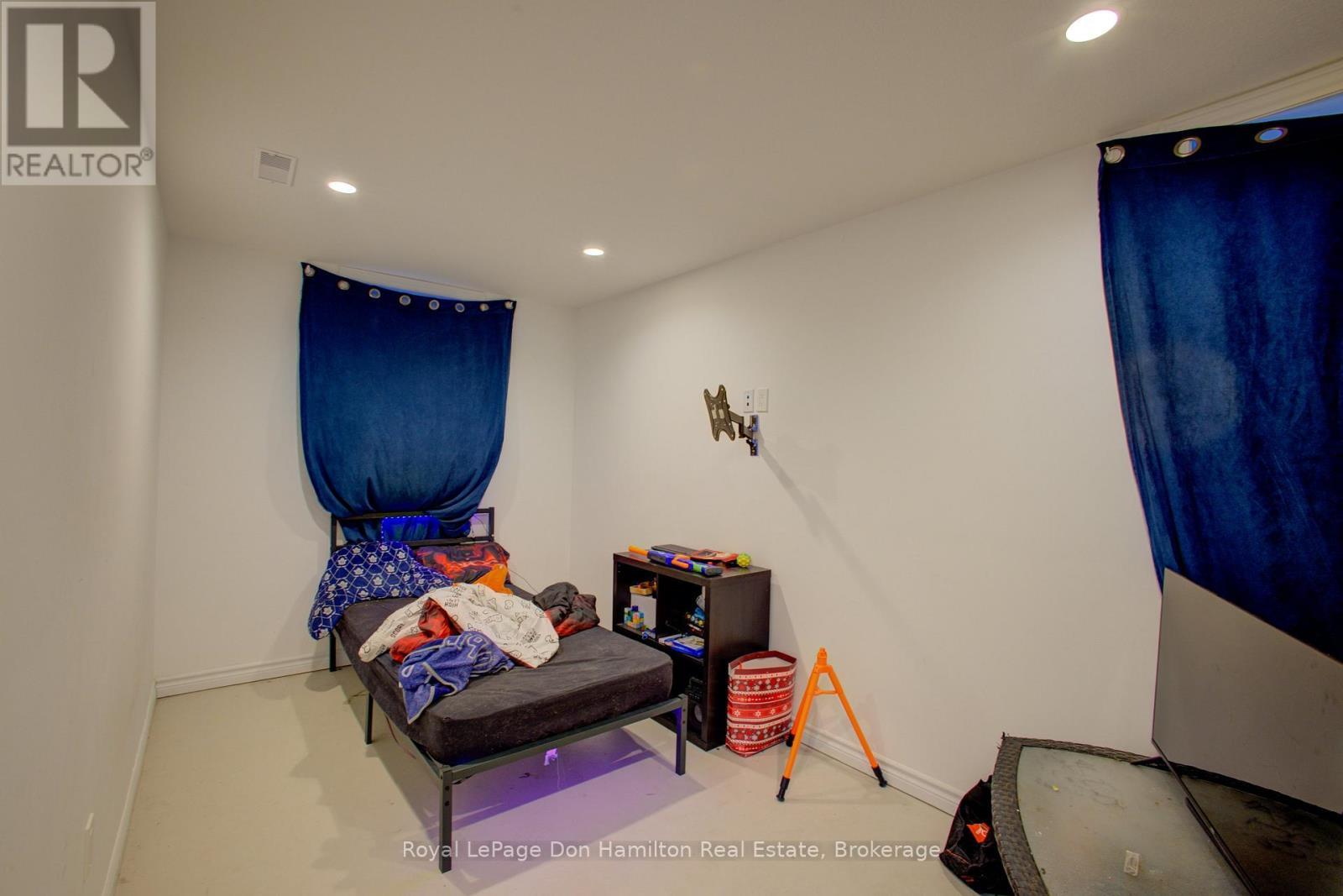 












31 PELLISTER STREET W

,
Minto,




Ontario
N0G1Z0

