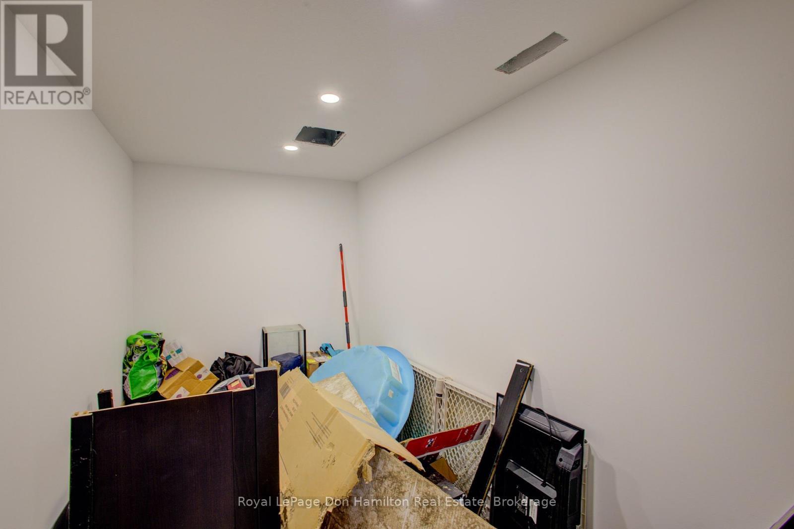 












31 PELLISTER STREET W

,
Minto,




Ontario
N0G1Z0


