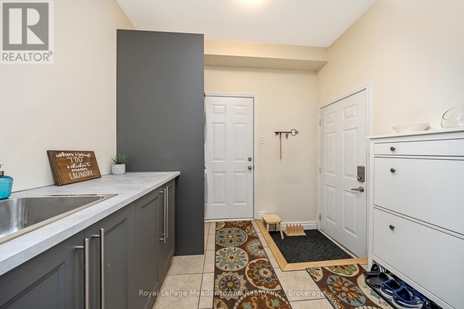 












1285 CHRISTIE CIRCLE

,
Milton (BE Beaty),




Ontario
L9T6V4

