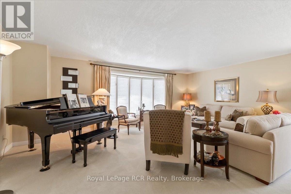 












284 2ND AVENUE

,
Hanover,




Ontario
N4N3S1

