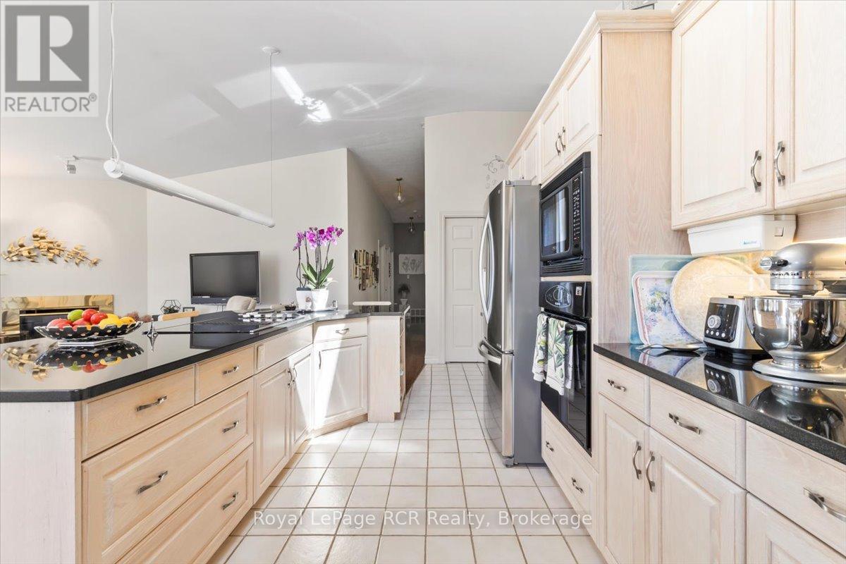 












284 2ND AVENUE

,
Hanover,




Ontario
N4N3S1

