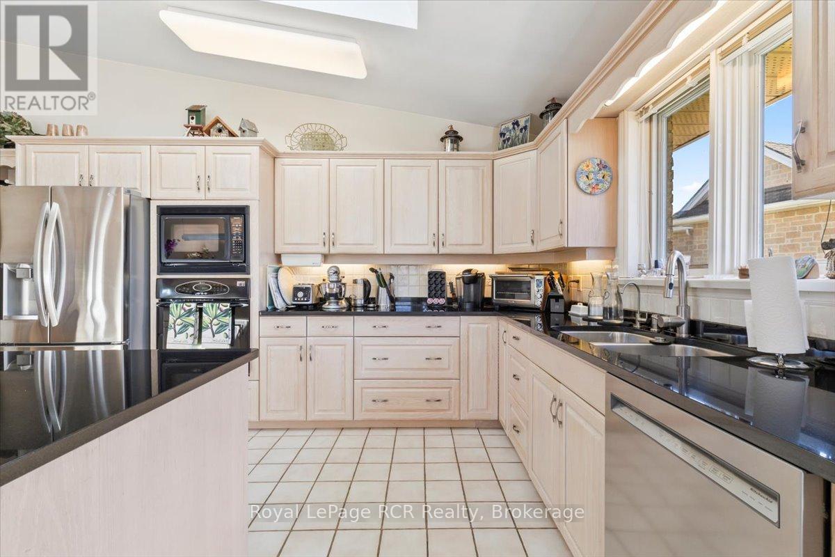 












284 2ND AVENUE

,
Hanover,




Ontario
N4N3S1

