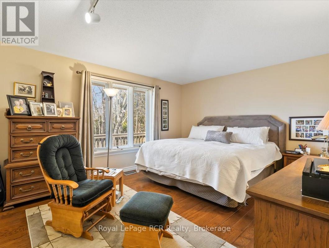 












284 2ND AVENUE

,
Hanover,




Ontario
N4N3S1

