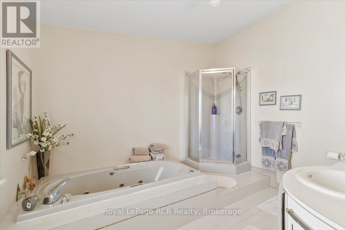 












284 2ND AVENUE

,
Hanover,




Ontario
N4N3S1

