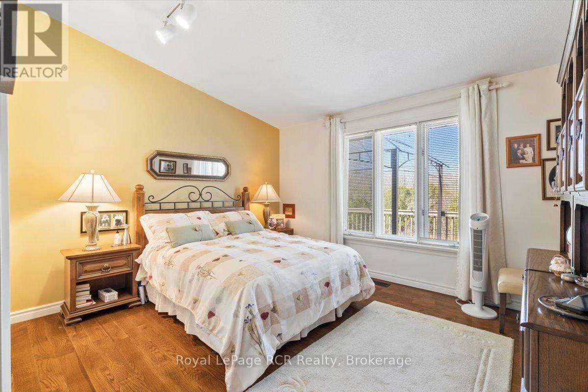 












284 2ND AVENUE

,
Hanover,




Ontario
N4N3S1


