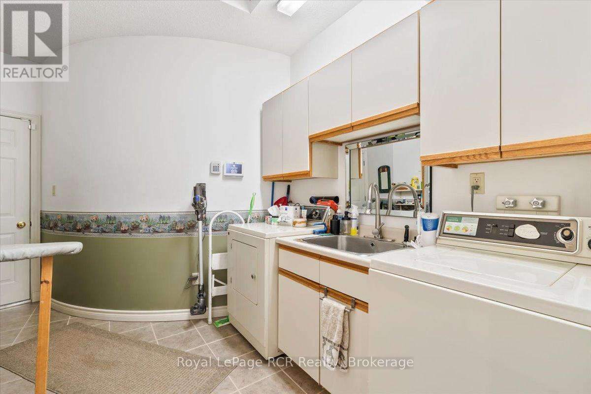 












284 2ND AVENUE

,
Hanover,




Ontario
N4N3S1

