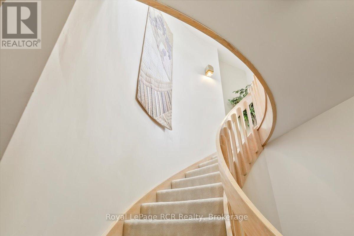












284 2ND AVENUE

,
Hanover,




Ontario
N4N3S1

