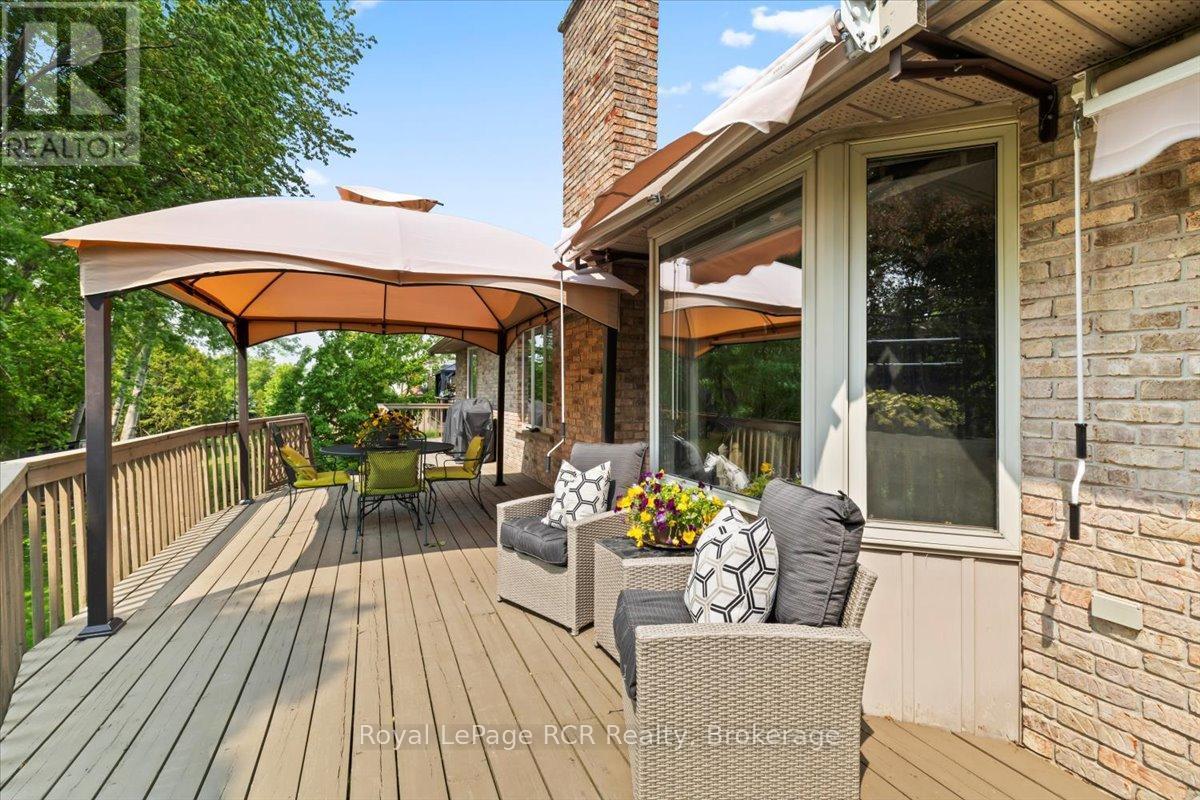 












284 2ND AVENUE

,
Hanover,




Ontario
N4N3S1

