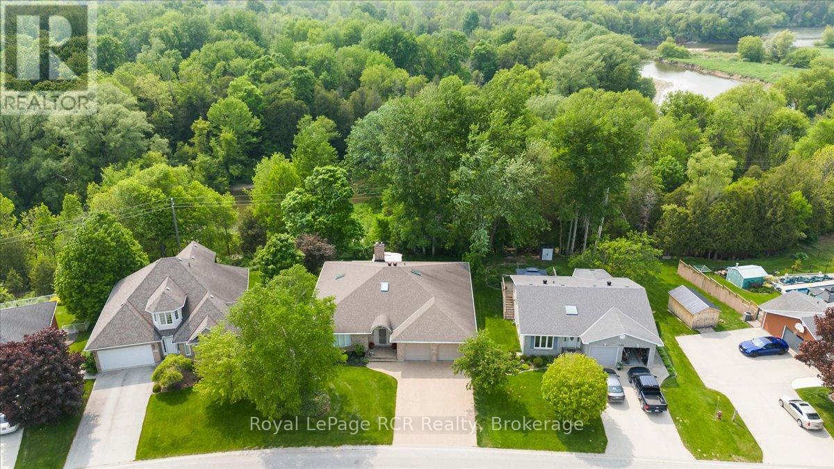 












284 2ND AVENUE

,
Hanover,




Ontario
N4N3S1

