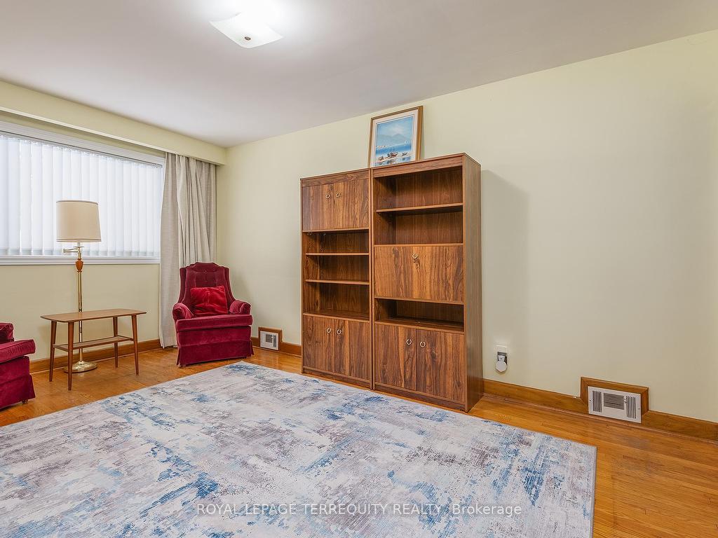 









80


Glenaden

Avenue East,
Toronto,




ON
M8Y 2L3

