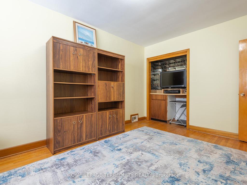 









80


Glenaden

Avenue East,
Toronto,




ON
M8Y 2L3


