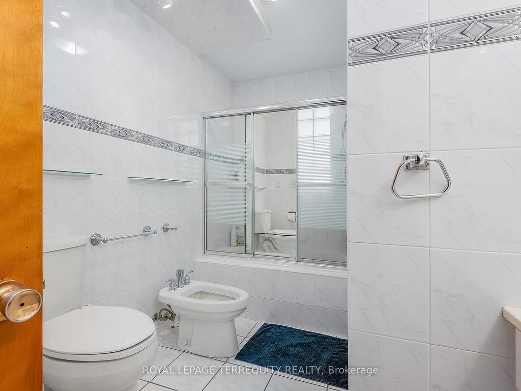 









80


Glenaden

Avenue East,
Toronto,




ON
M8Y 2L3

