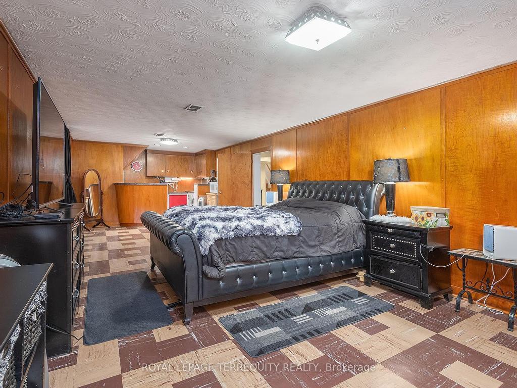 









80


Glenaden

Avenue East,
Toronto,




ON
M8Y 2L3


