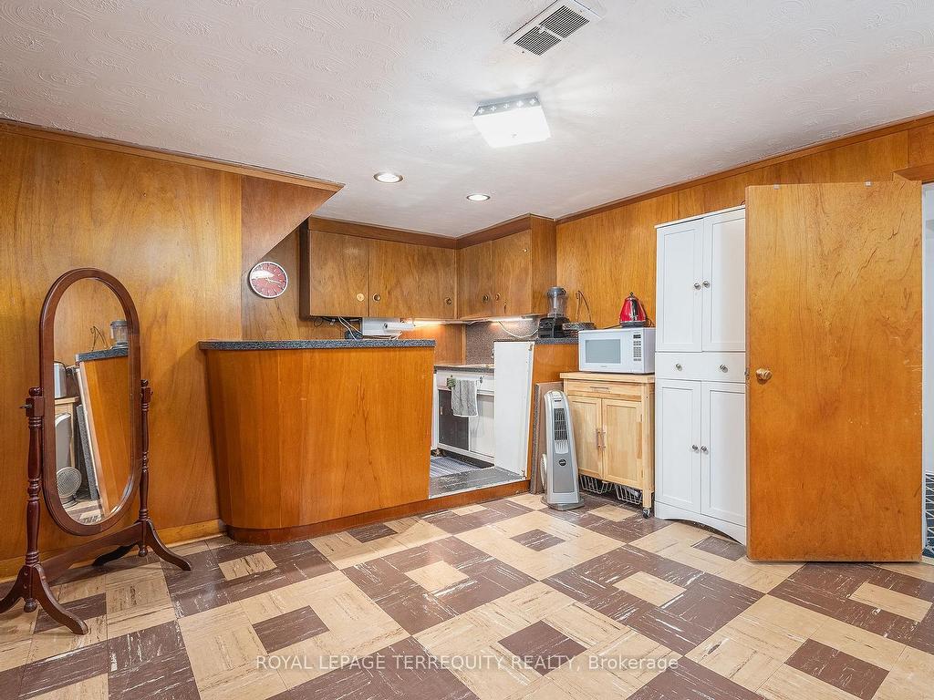 









80


Glenaden

Avenue East,
Toronto,




ON
M8Y 2L3

