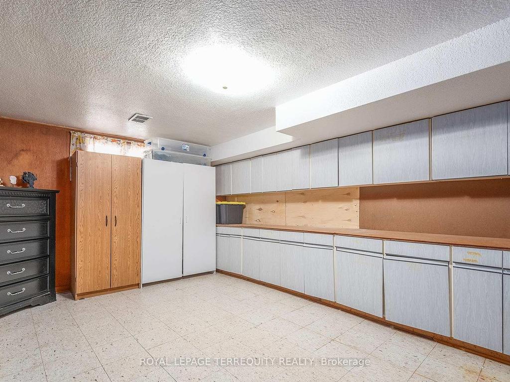 









80


Glenaden

Avenue East,
Toronto,




ON
M8Y 2L3

