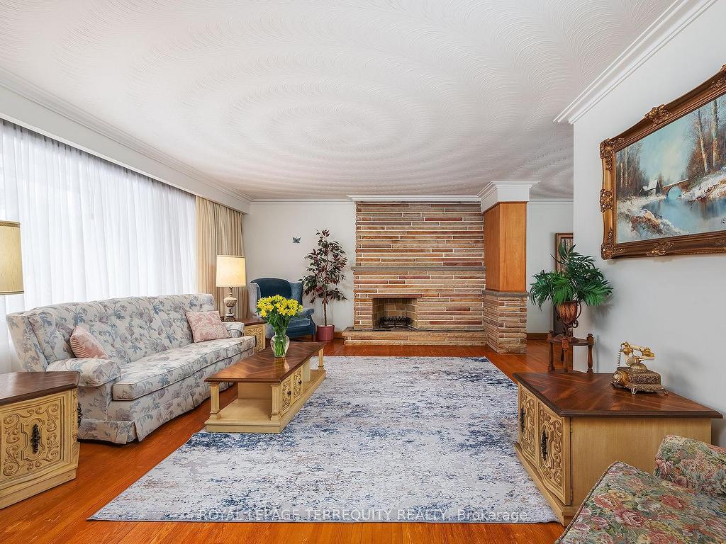 









80


Glenaden

Avenue East,
Toronto,




ON
M8Y 2L3

