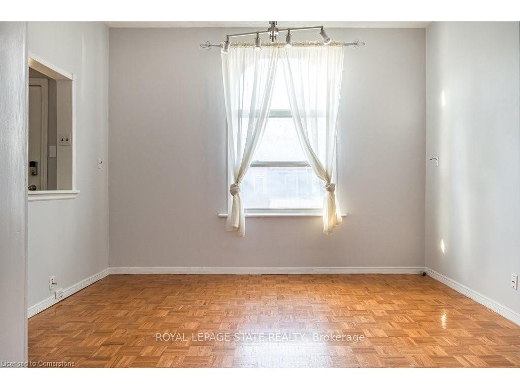 









136


Dundurn

Street North,
Hamilton,




ON
L8R 3E8

