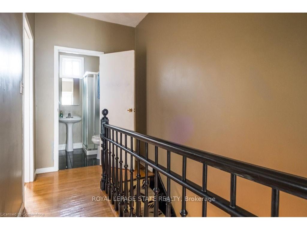 









136


Dundurn

Street North,
Hamilton,




ON
L8R 3E8

