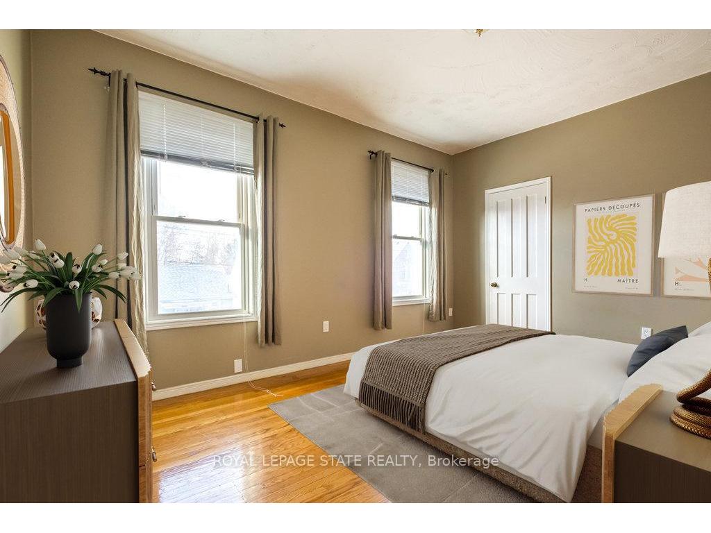 









136


Dundurn

Street North,
Hamilton,




ON
L8R 3E8

