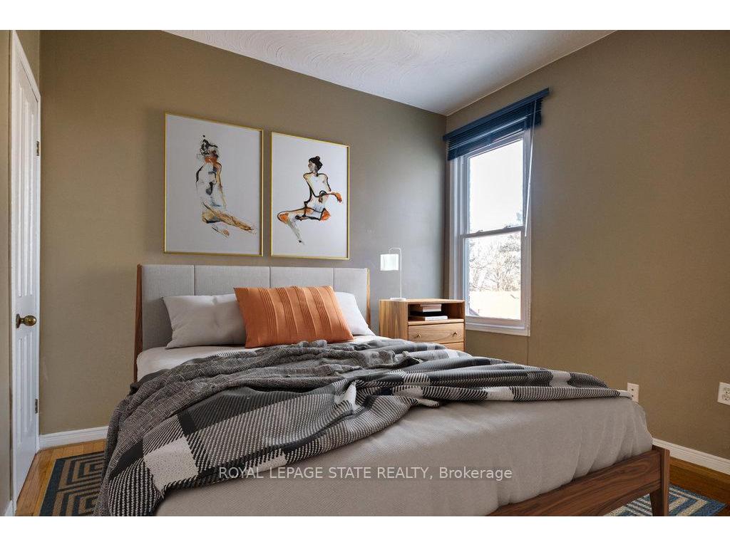 









136


Dundurn

Street North,
Hamilton,




ON
L8R 3E8

