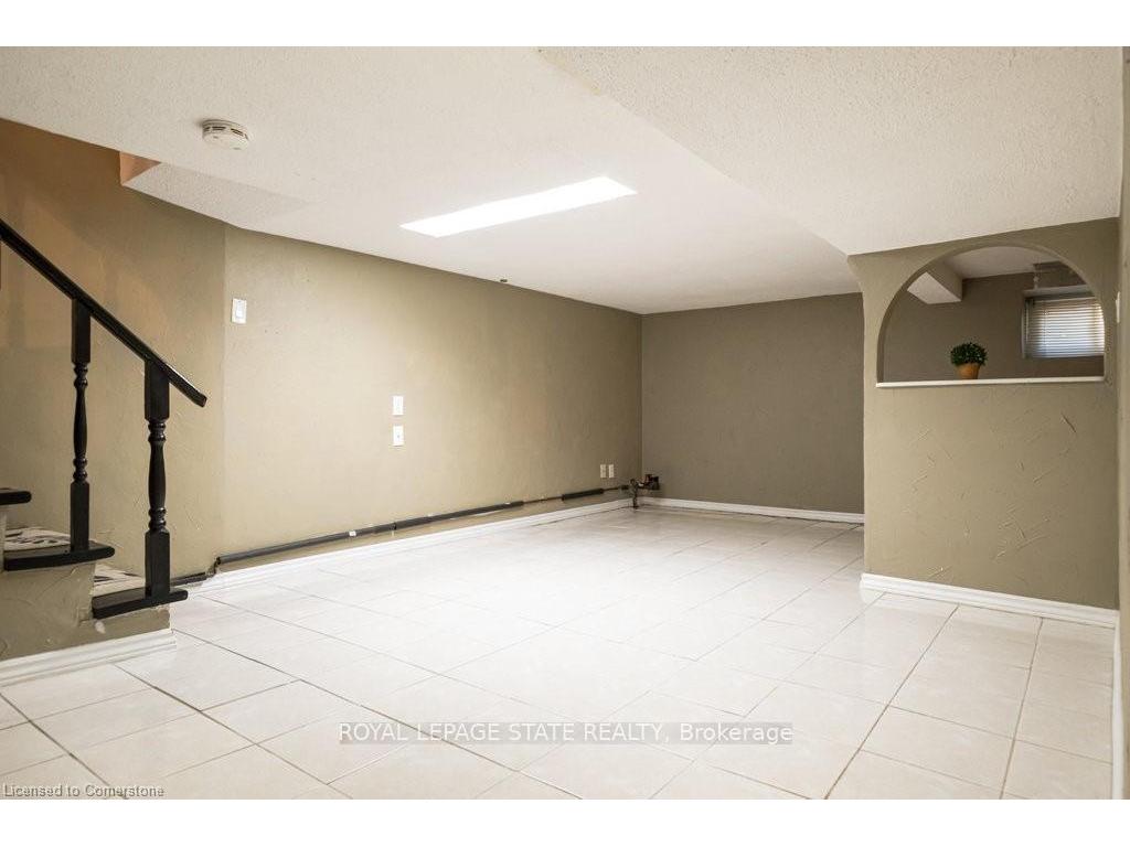 









136


Dundurn

Street North,
Hamilton,




ON
L8R 3E8

