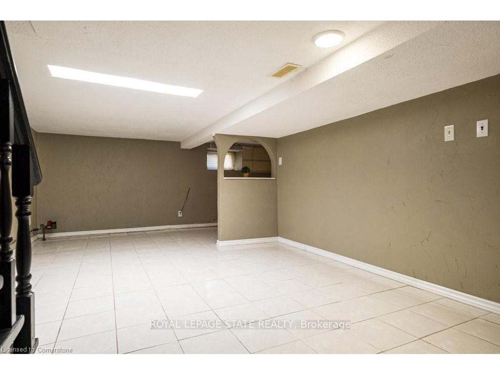 









136


Dundurn

Street North,
Hamilton,




ON
L8R 3E8

