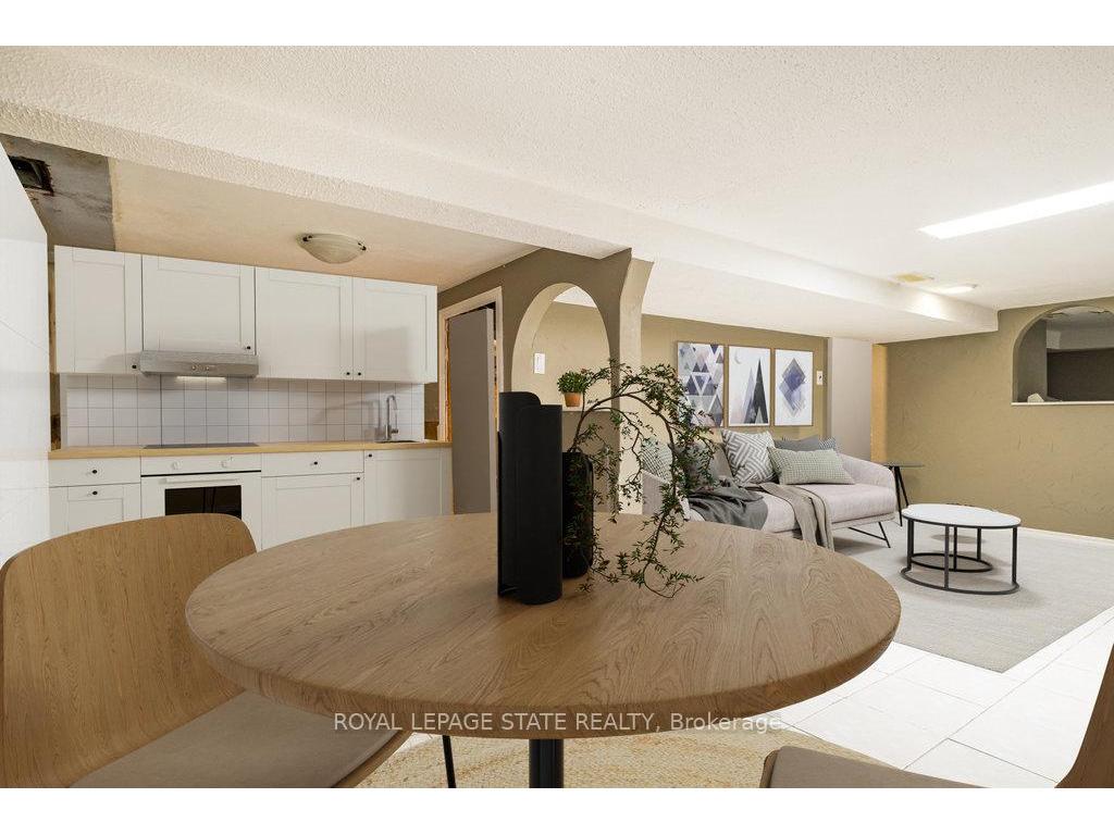 









136


Dundurn

Street North,
Hamilton,




ON
L8R 3E8

