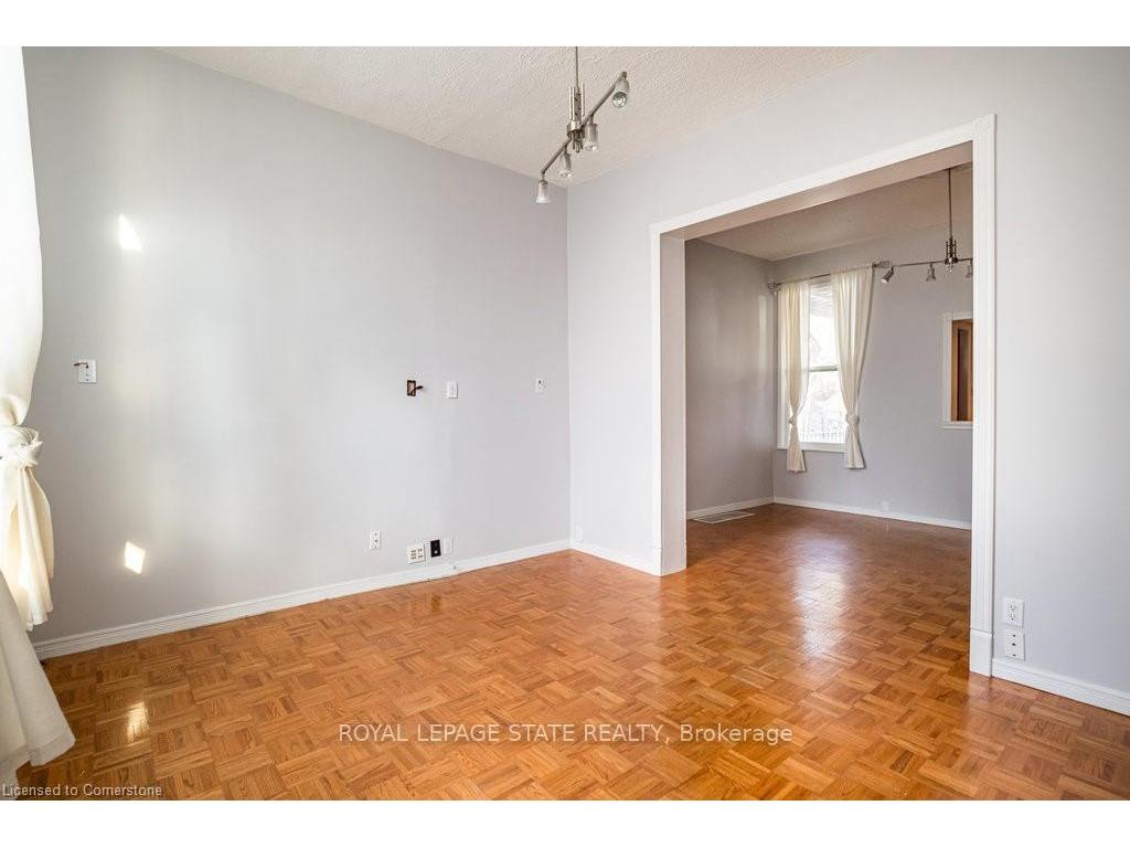 









136


Dundurn

Street North,
Hamilton,




ON
L8R 3E8

