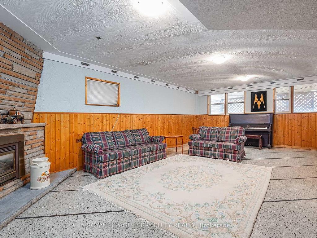 









36


Breadner

Drive,
Toronto,




ON
M9R 3M4

