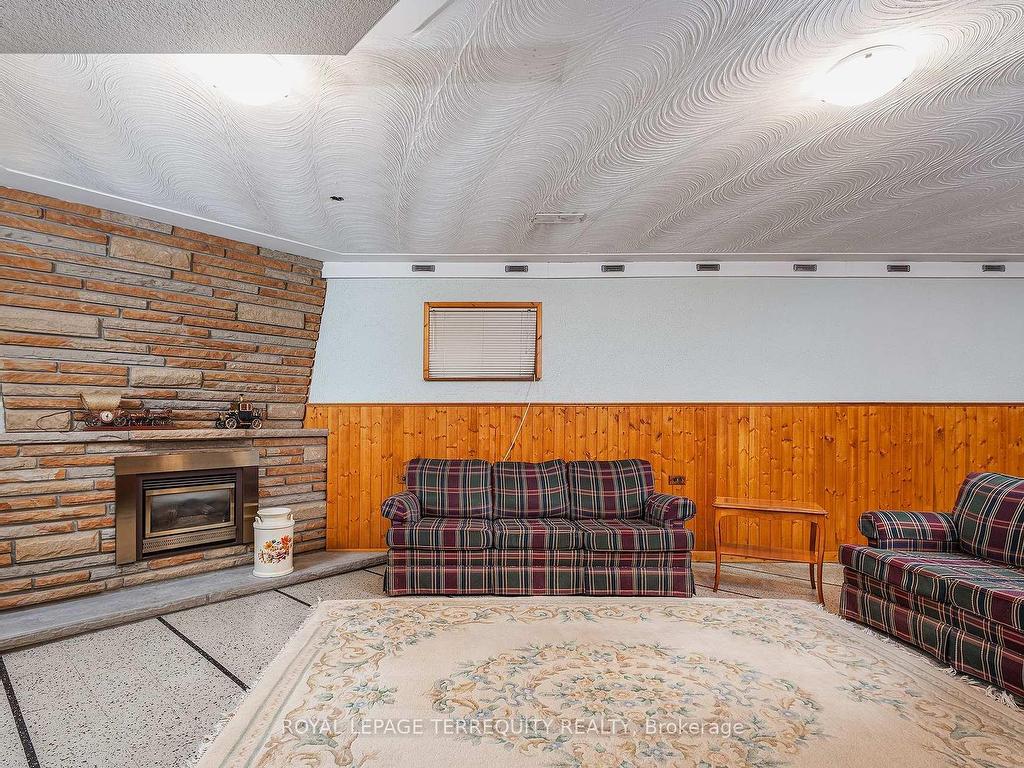 









36


Breadner

Drive,
Toronto,




ON
M9R 3M4

