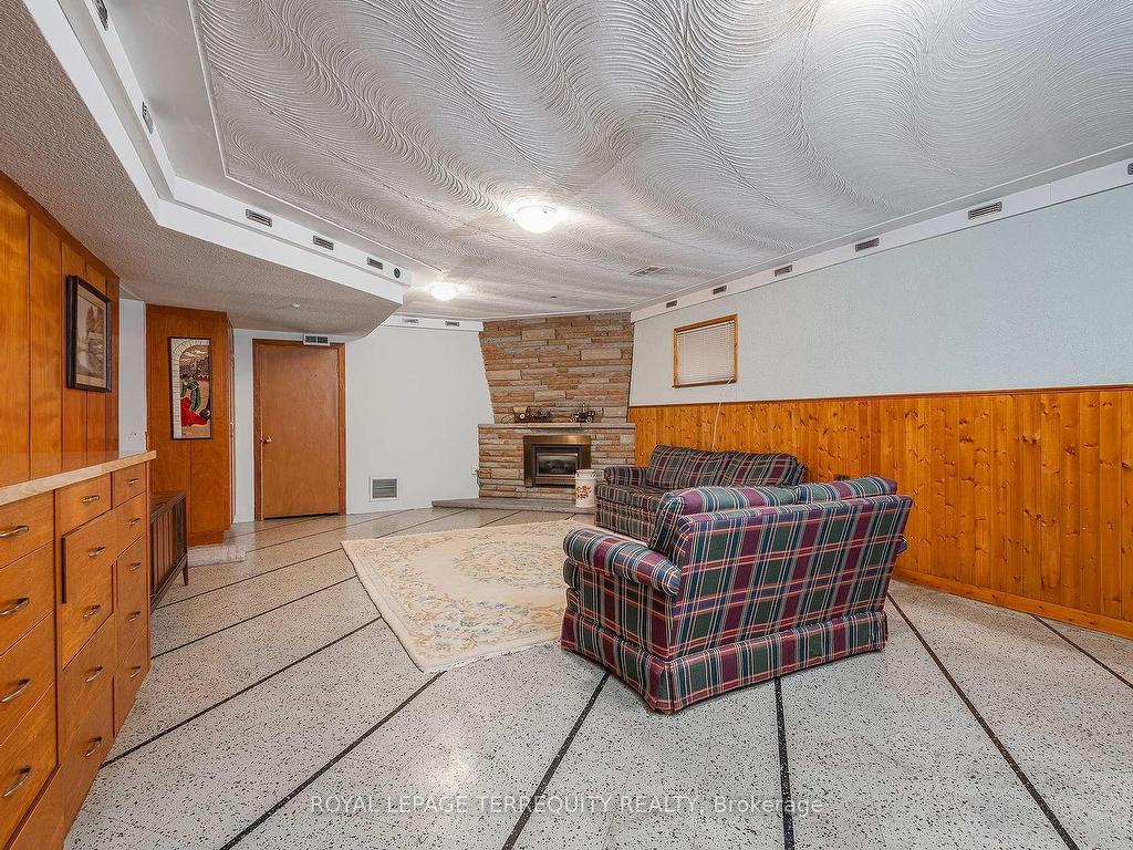 









36


Breadner

Drive,
Toronto,




ON
M9R 3M4

