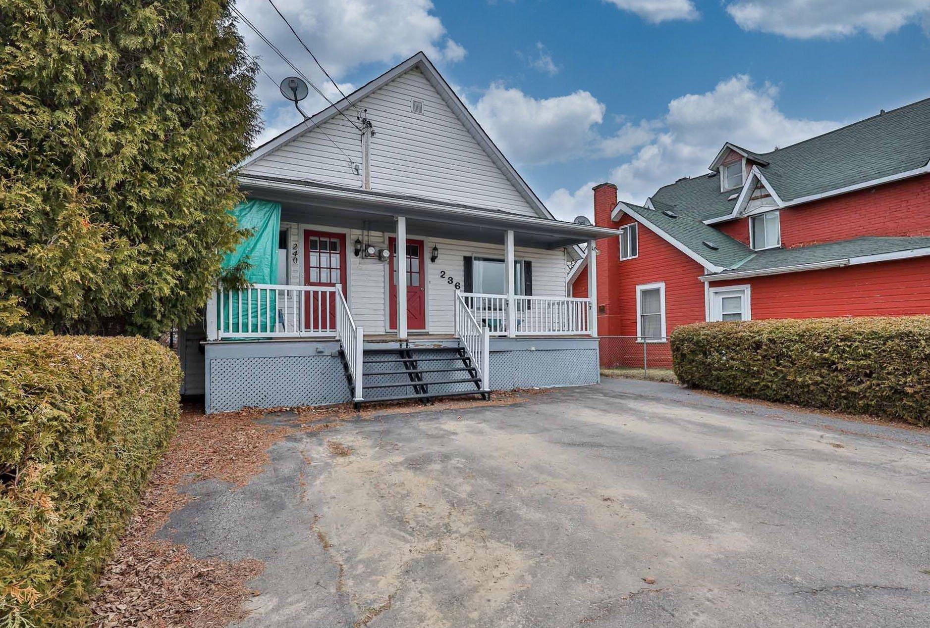 









236

 - 240


Rue Papineau

,
Papineauville,




QC
J0V1R0

