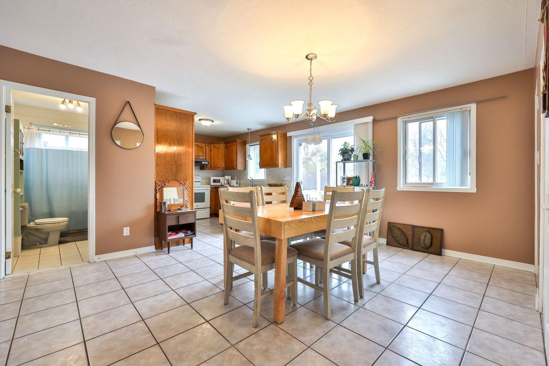 









236

 - 240


Rue Papineau

,
Papineauville,




QC
J0V1R0

