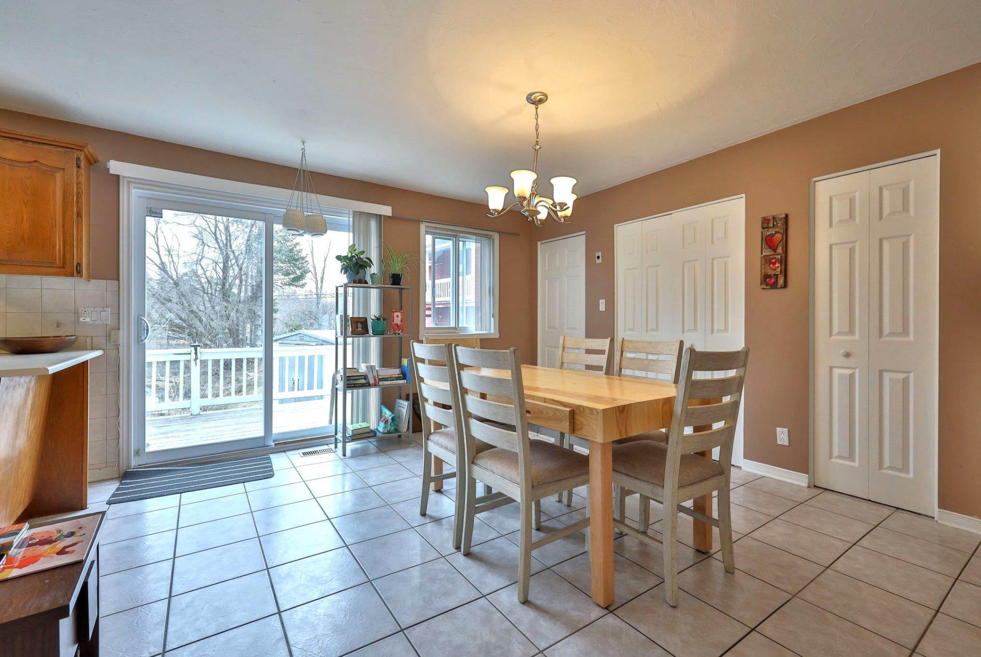 









236

 - 240


Rue Papineau

,
Papineauville,




QC
J0V1R0

