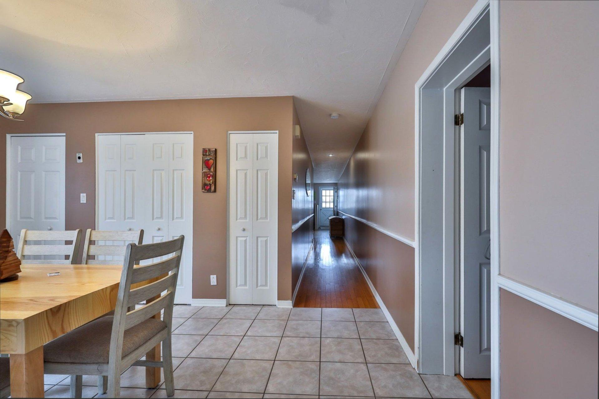 









236

 - 240


Rue Papineau

,
Papineauville,




QC
J0V1R0


